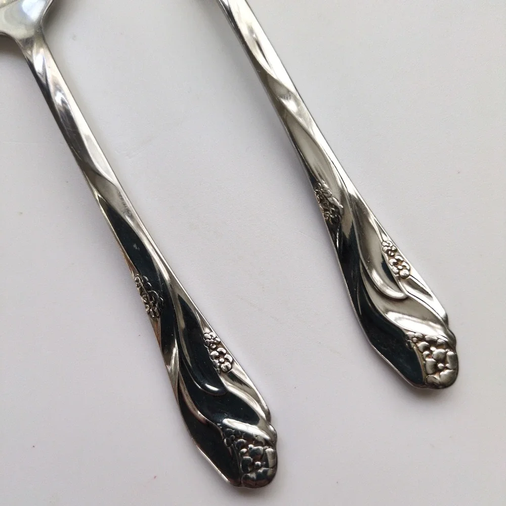 Vtg Oneida LORILEI Teaspoons Small Spoons (2)‎ Stainless Floral Flatware Lorelei